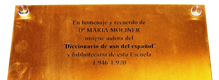 Placa homenaje a María Moliner