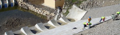 A case study of the application of wedge-shaped block protection: the spillway of Barriga Dam (Spain)