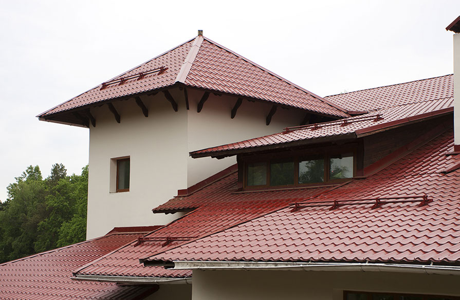 Reparación de tejados: manteniendo la integridad de tu hogar en lo alto