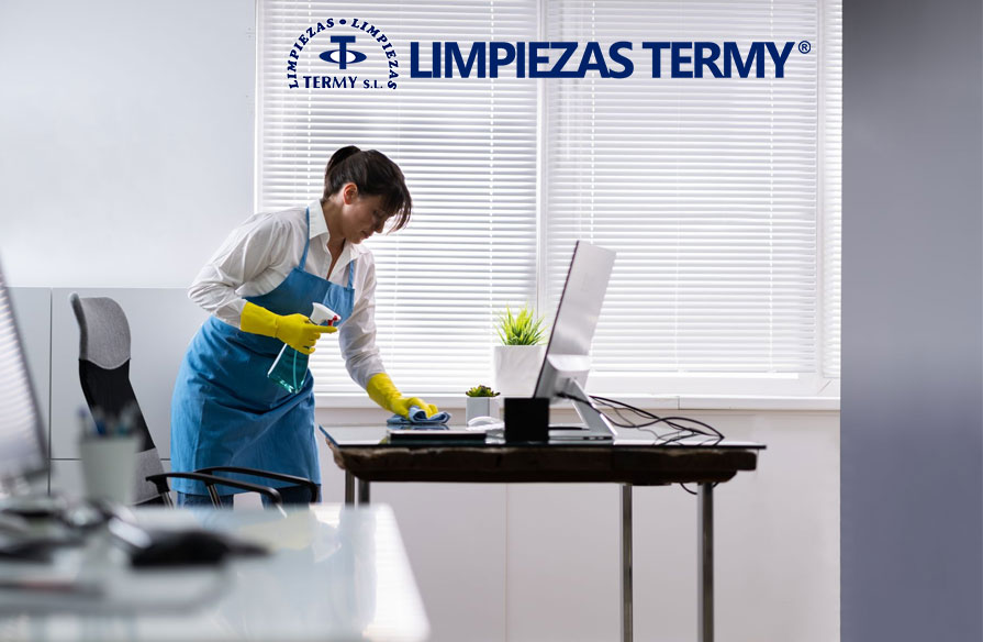 ¿Qué tan importante es una limpieza profesional para el entorno laboral?