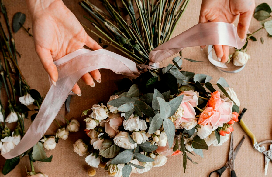 Flores preservadas en bodas: elegancia duradera en cada pétalo