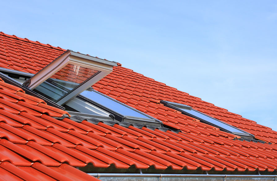 Reparación de goteras en tejados: preservando la integridad de tu hogar