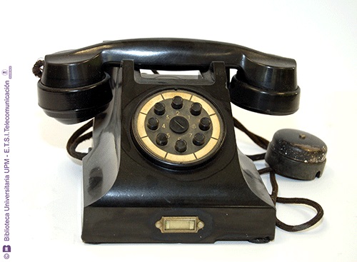 Centralita telefónica sin cordones Ericsson [00.101] – Museo de  Telecomunicación ETSIT-UPM Profesor Joaquín Serna