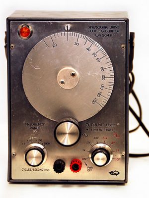 Oscilador de baja frecuencia RCA WA-504 A [00.048]