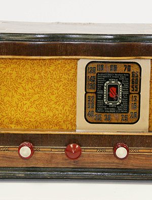 Receptor de radio multibanda [00.022] – Museo de Telecomunicación