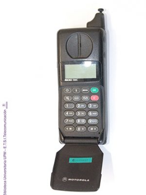 Teléfono móvil Motorola International 7500