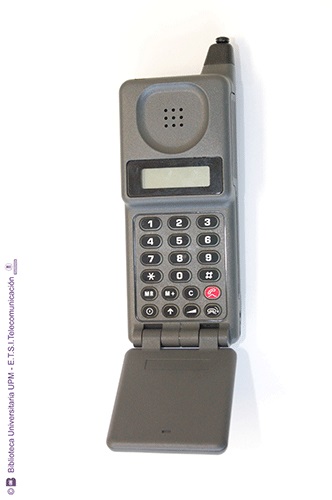 Teléfono móvil Motorola Executive Phone 2 [00.098] – Museo de  Telecomunicación ETSIT-UPM Profesor Joaquín Serna