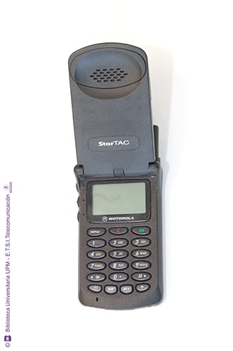 Teléfono móvil Motorola StarTAC 70