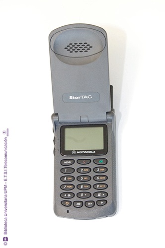 Teléfono móvil Motorola StarTAC 75