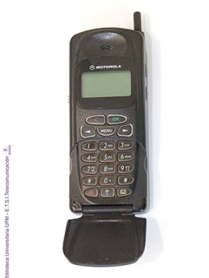 Teléfono móvil Motorola D470