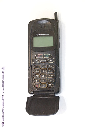 Teléfono móvil Motorola D470