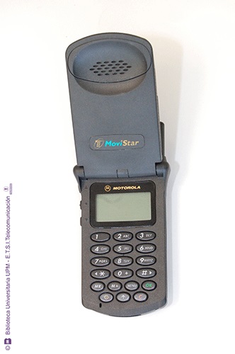 Teléfono móvil Motorola StarTAC 130L