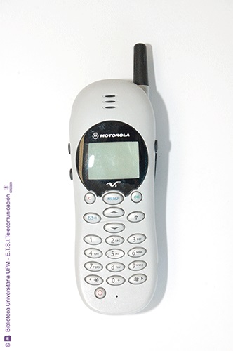 Teléfono móvil Motorola V2288 [00.120] – Museo de Telecomunicación  ETSIT-UPM Profesor Joaquín Serna