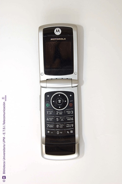 Teléfono móvil Motorola W220