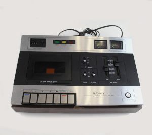 Magnetófono Sony TC-117