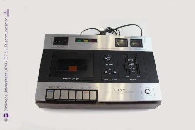 Magnetófono Sony TC-117