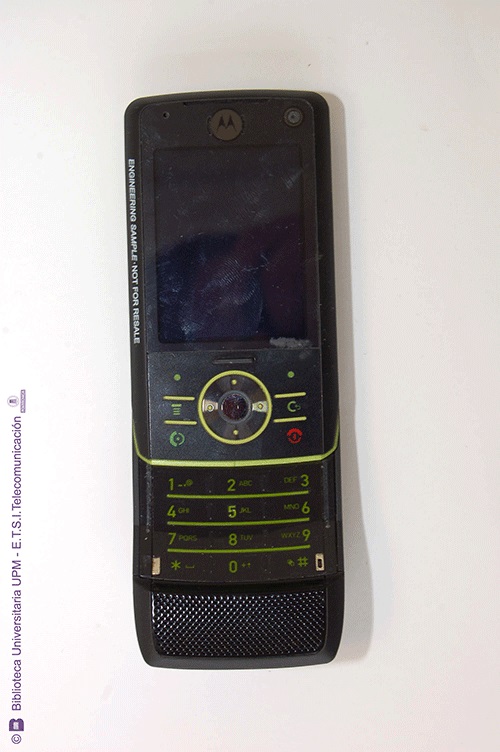 Teléfono móvil Motorola RIZR Z8