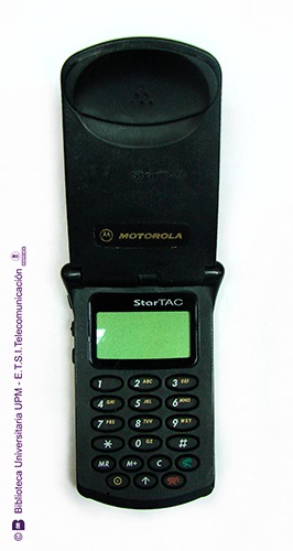 Teléfono móvil Motorola StarTAC 85