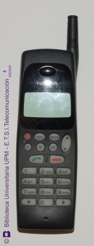 Teléfono móvil Nokia 909