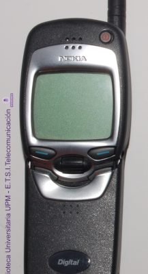 Teléfono móvil Nokia 7110