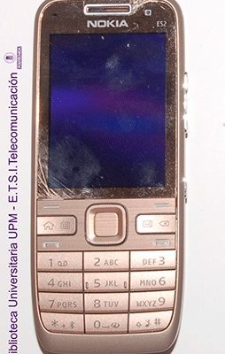 Teléfono móvil Nokia E52