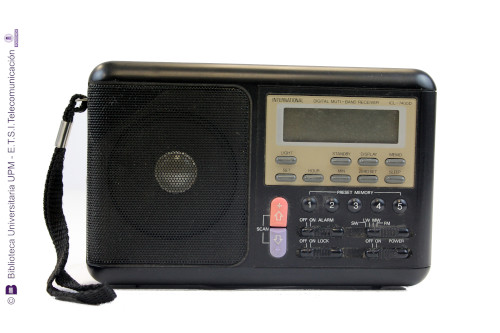 Receptor de radio International ICL-7400D [01.457]