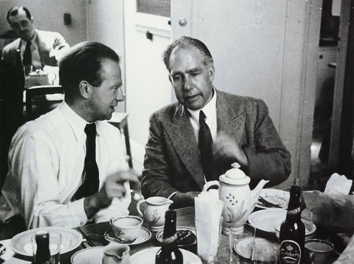 Heisenberg (joven) y Bohr (derecha)