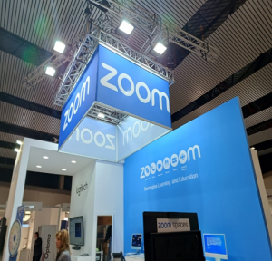 Expositor de la plataforma ZOOM en SIMO EDUCACIÓN 2022