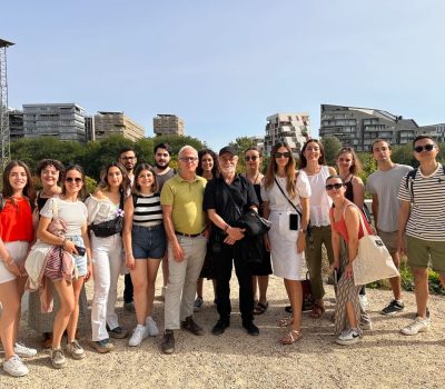 Alumnos UPM con Carlos Moreno en una visita a Paris